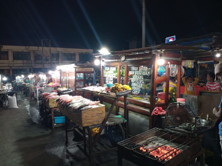 Memanjakan Lidah Dengan Berburu Kuliner Seafood Kampung Solor Kupang
