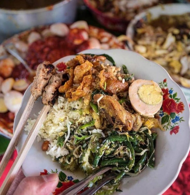 Menu Sederhana Nasi Bali Men Wati Tak Pernah Sepi Pengunjung