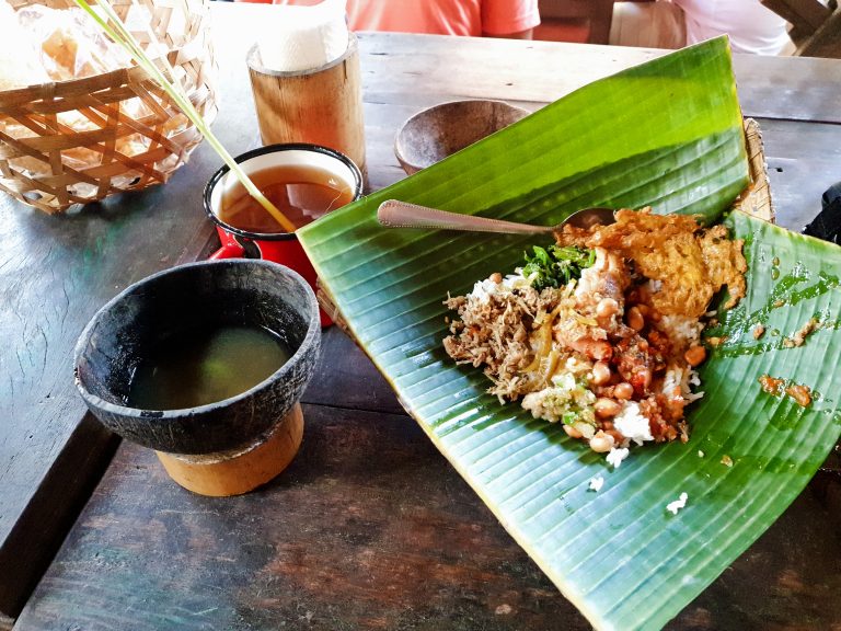 Kembali ke Alam Dengan Menikmati Nasi Tekor Bali
