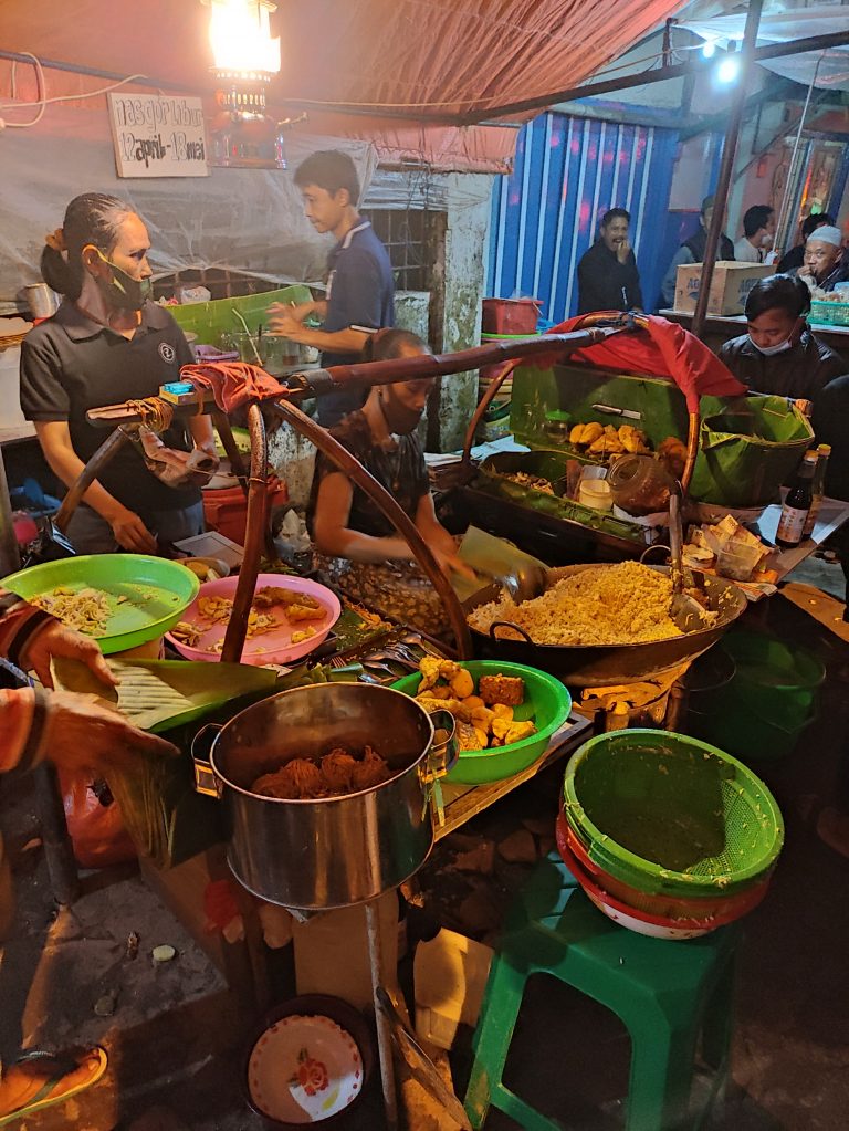 Nasi Sampah Yang Sangat Populer di Malang
