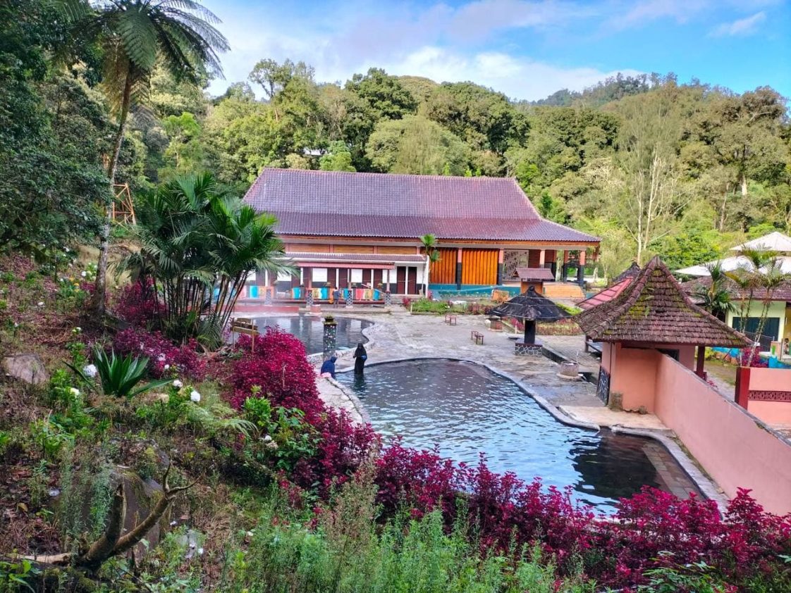 Wisata Pemandian Air Panas Cangar Batu - Tempat Kalian Berkemah Dan