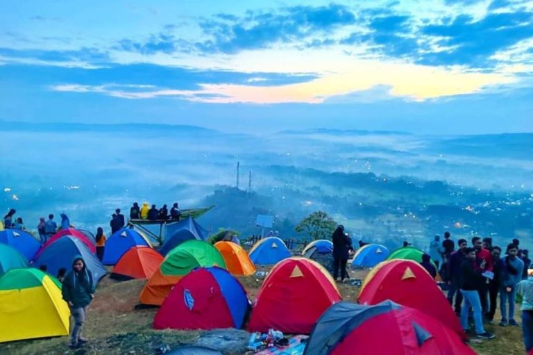 Camping Ground Bukit Pamoyanan – Berkemah Di Atas Awan