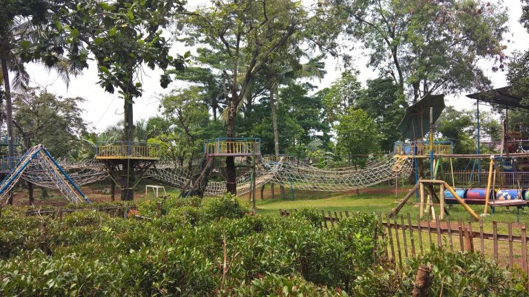 Kampung Main Cipulir, Lokasi Yang Cocok Untuk Bermain, Belajar Dan Berkemah Bersama Anak