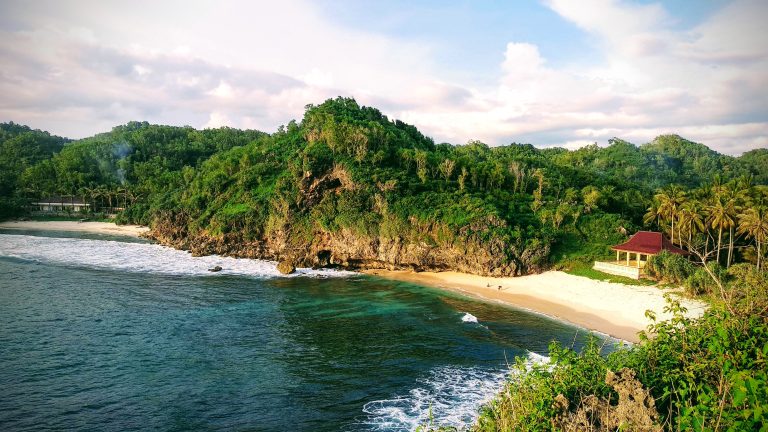 Pantai Srau – Lokasi Yang Cocok untuk Relaksasi Diri