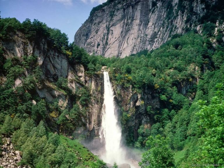 Air Terjun Yeh Mampeh Datang, Rasakan, dan Buktikan Kesegarannya