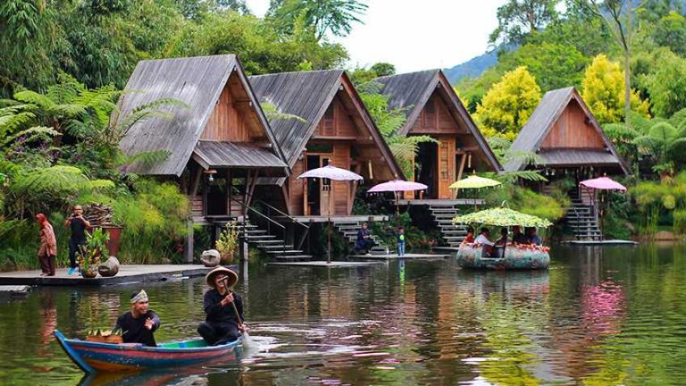 Ayo Ajak Keluarga Kalian untuk Menghabiskan Waktu Libuaran Kalian Di Dusun Bambu Lembang