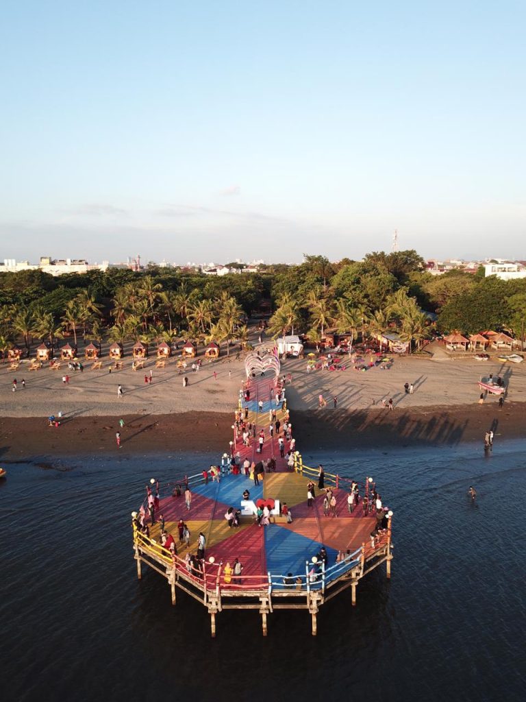 Pantai Akkarena – Pantai Seribu Pesona Yang Cocok Untuk Berkemah