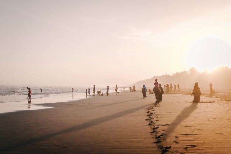 Berkemah Di Pantai Favorit Para Peselancar – Pantai Widarapayung
