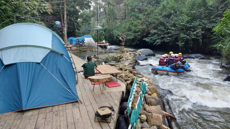 Sensasi Berkemah Di Tepi Sungai – Pineus Tilu Riverside Camp Pangalengan