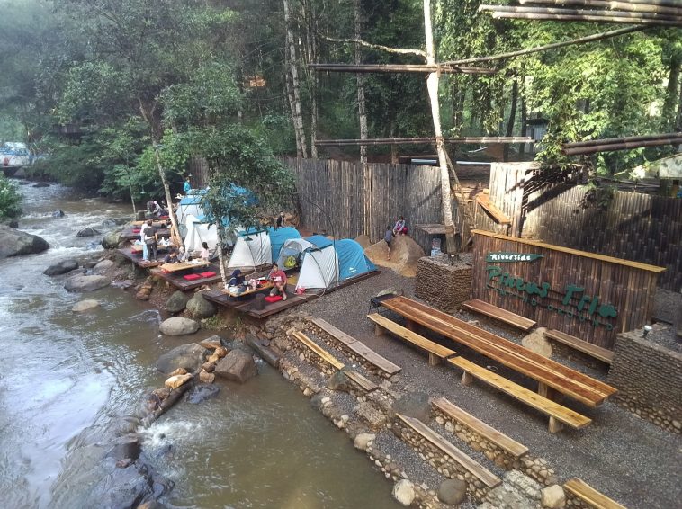 Sensasi Berkemah Di Tepi Sungai Pineus Tilu Riverside Camp Pangalengan Hiburid 9303