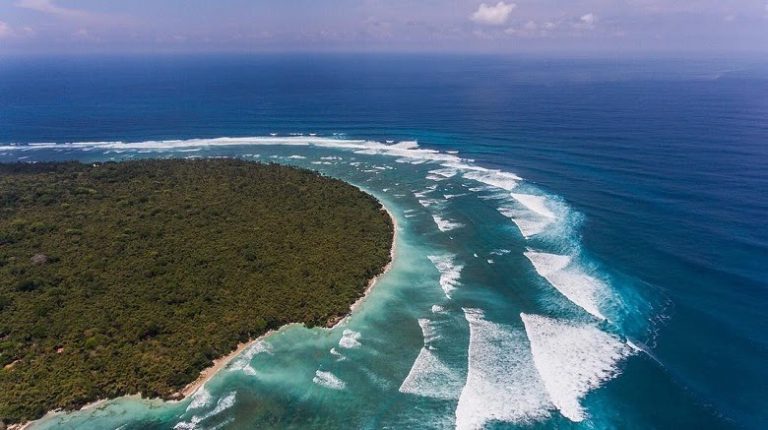 Wisata Pantai Plengkung – Destinasi Wisata Banyuwangi Yang Sudah Go Internasional