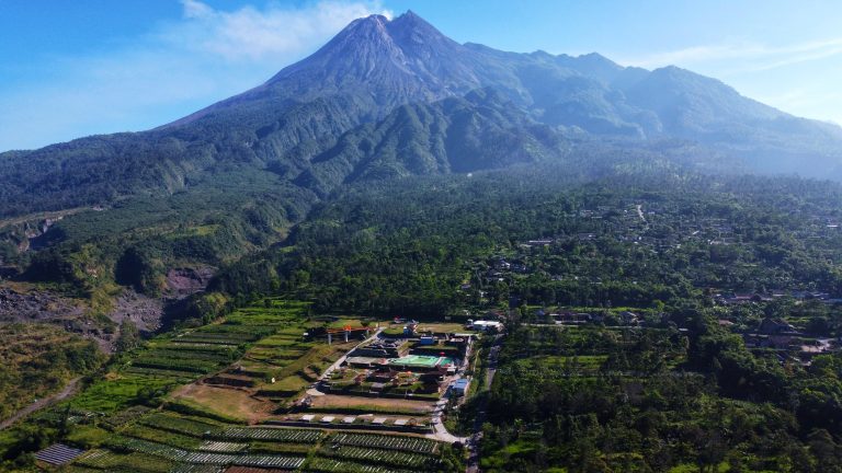 Lokasi Wisata Indah Dan Unik Di Yogyakarta? Cobain, Teras Merapi Deh
