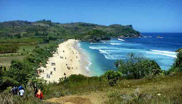 Pantai Gondo Mayit – Pantai Dengan Nama Seram Tapi Pemandangan Yang Super Indah