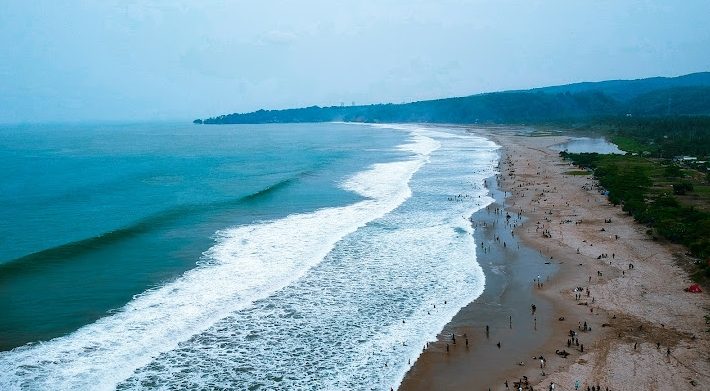Pantai Ciantir – Ombaknya Cocok Untuk Para Peselancar!