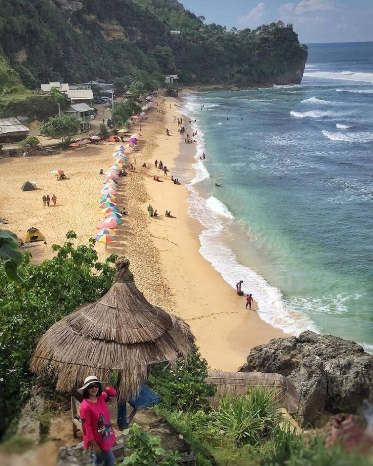 Pantai Pok Tunggal Keindahan Alam Eksotis Di Balik Perbukitan Karst Hiburid 6066