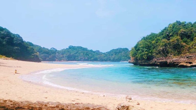 Pantai Bantol – Pesona Pantai Dengan Paduan Pantai, Goa Dan Hutan Bakau Yang Mengesankan