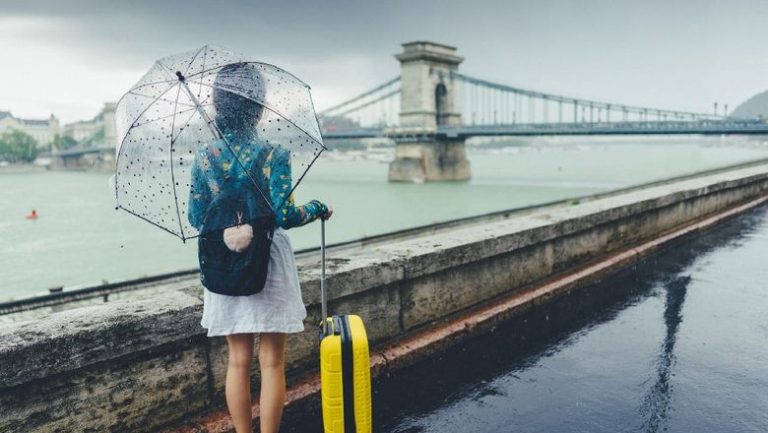 Mau Travelling Tapi Hujan Terus? Nih, Tips Bagi Kalian Yang Mau Travelling Saat Musim Penghujan