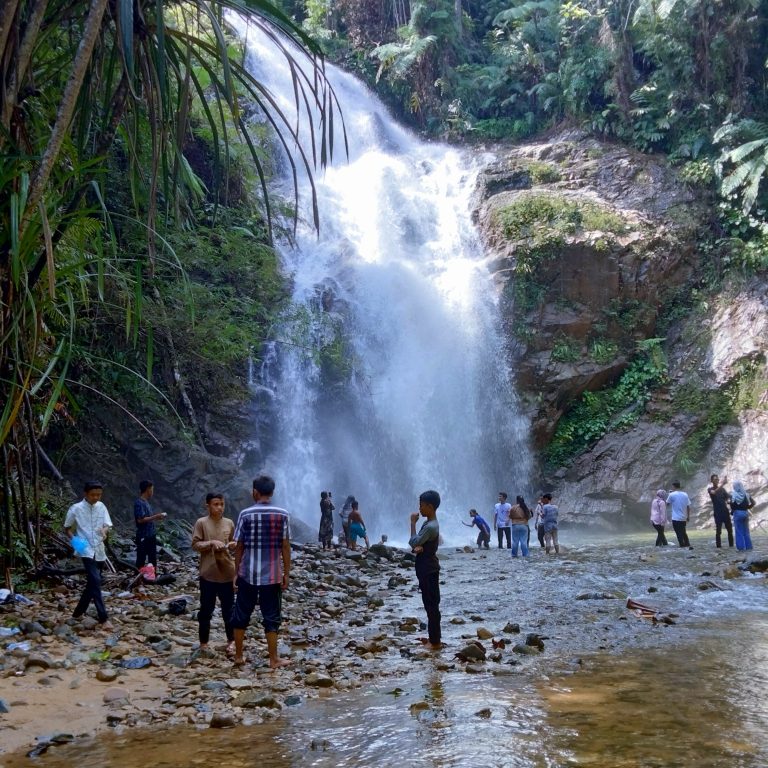 Mengintip Keindahan Air Terjun Telalang Jaya di Jambi
