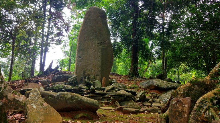 Mengeksplor Situs Cengkuk Yang Bersejarah di Kabupaten Sukabumi