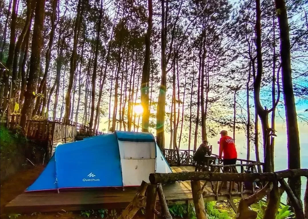Berkemah Sambil Seruput Kopi Di Talaga Surian Camp Park