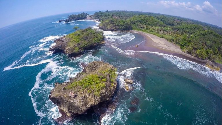 Pantai Pananjung