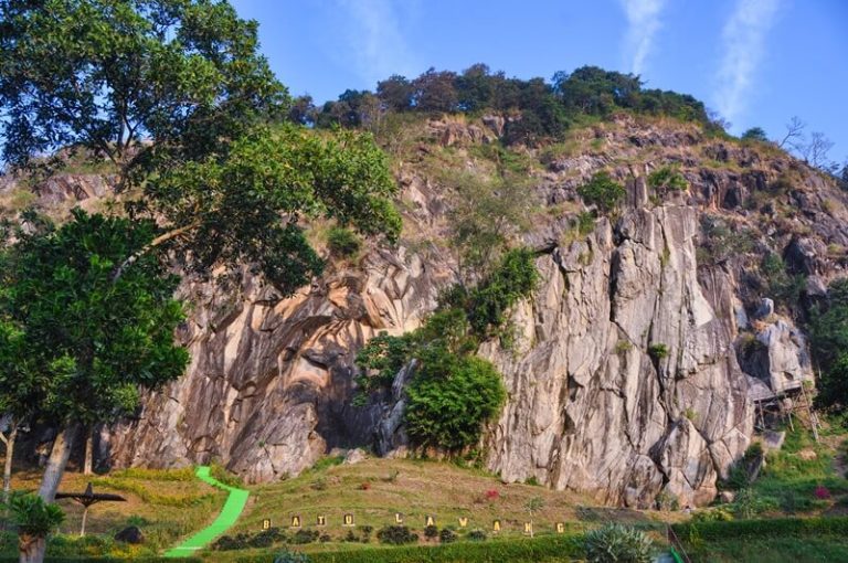 Batu Lawang, Lokasi Wisata Kebanggaan Kota Cirebon Yang Mempesona