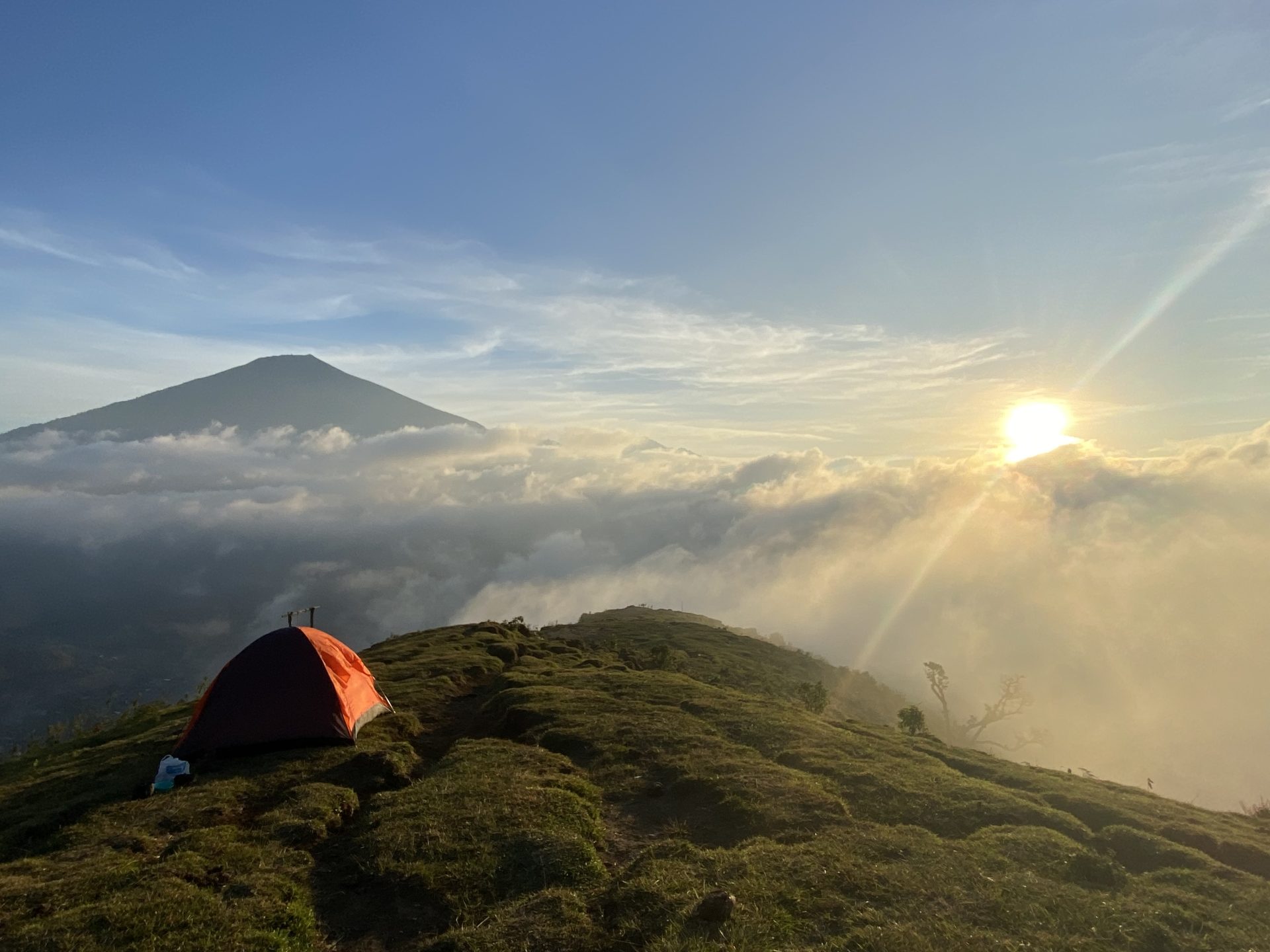 Melihat Keindahan Lombok Dari Ketinggian: Bukit Yang Menawarkan ...