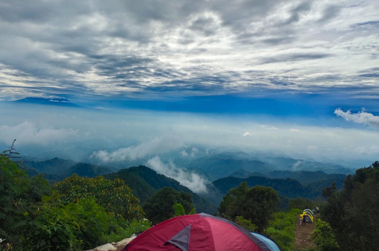 Camp Ground Gazebo Wilis, Camping Ground Dengan Pemandangan Malam