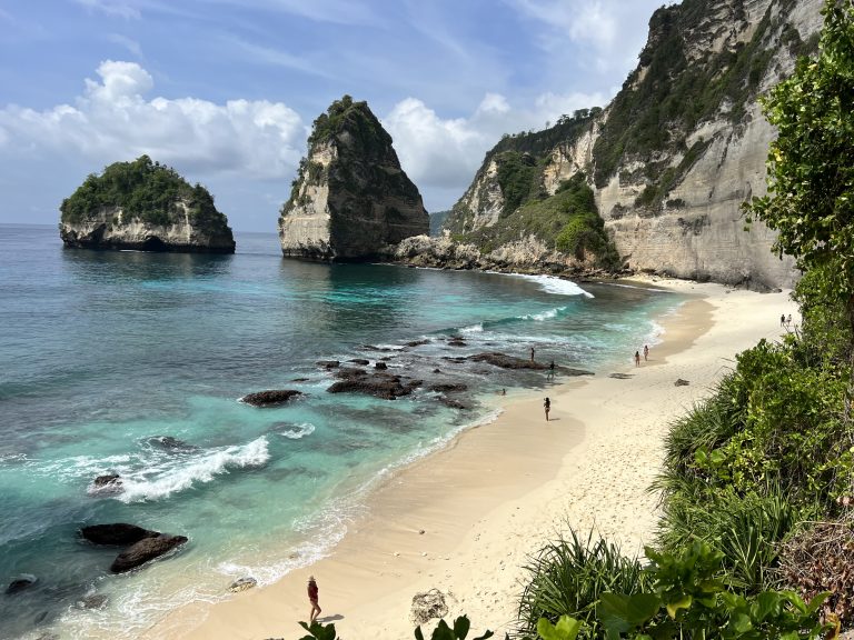 Menjelajahi Pesona Pantai-Pantai Antimainstream di Bali: Temukan Keindahan Tersembunyi