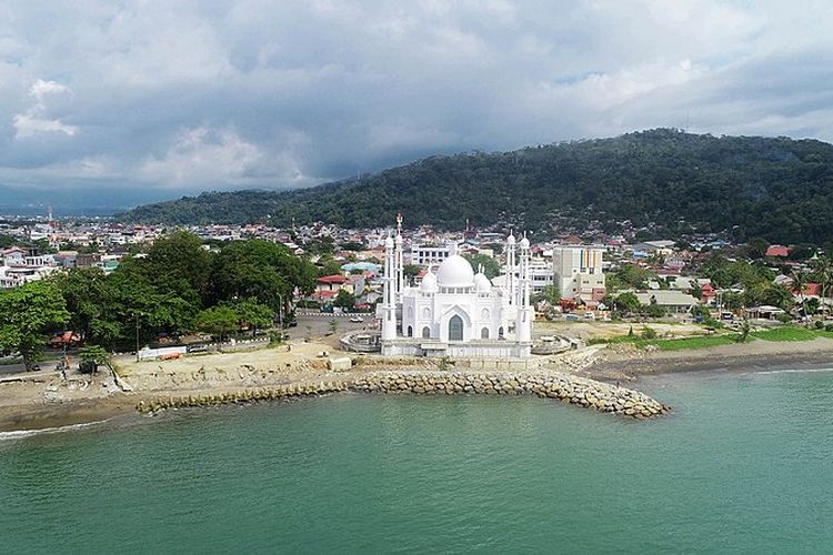 7 Megahnya Masjid-Masjid Terkemuka di Indonesia: Pesona Arsitektur, Sejarah, dan Kebesaran Spiritual