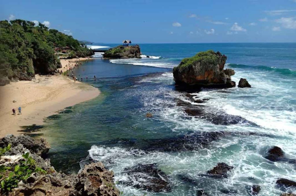 Menikmati Keindahan Goa Karang Di Pantai Kukup Destinasi Travel Indonesia