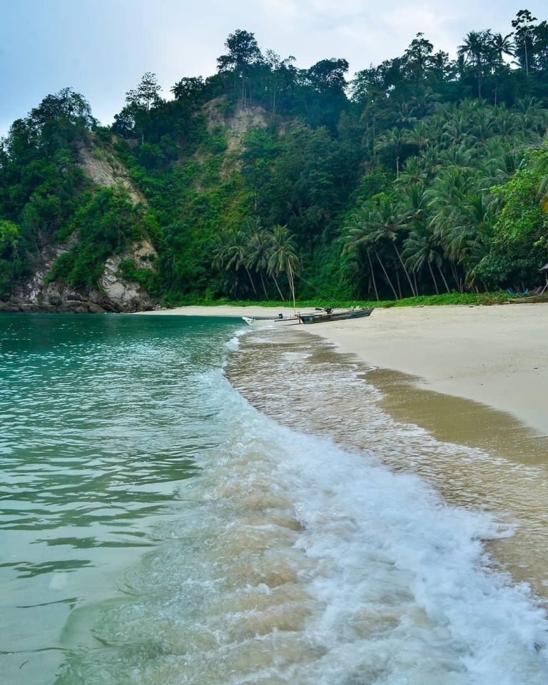 5 Pantai yang Menawan di Palu untuk Menikmati Pesona Laut dan Alam yang Memukau
