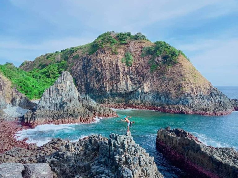 Menikmati Keindahan Pantai Karang di Lombok: Wisata Bahari yang Tidak Boleh Dilewatkan