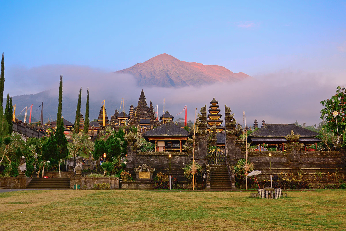 Menjelajahi Keindahan Bali: Menyusuri 7 Pura Terindah yang Wajib Dikunjungi