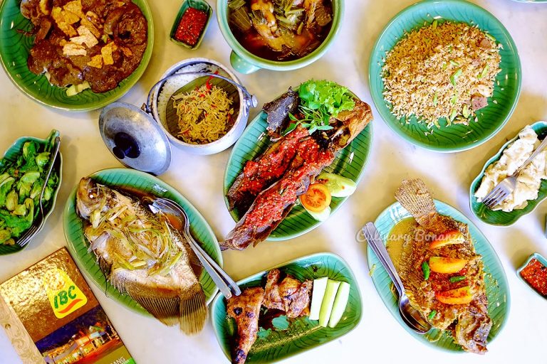7 Tempat Makan Legendaris di Indonesia yang Menyajikan Makanan Khas yang Wajib Dicoba