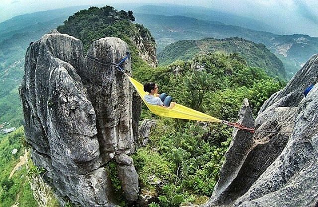 6 Destinasi Panjat Tebing Alam Terbaik di Indonesia untuk Menantang Adrenalin Anda