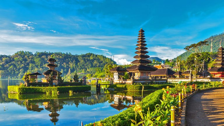 10 Daya Tarik Bali yang Menarik Hati Turis Mancanegara: Mengapa Bali Jadi Destinasi Favorit?