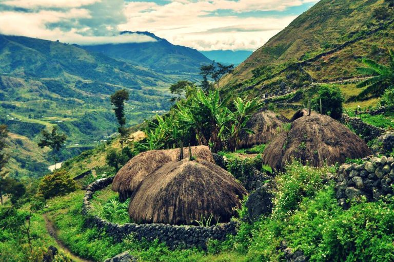 Papua, Surga Tersembunyi Indonesia: 7 Tempat Wisata Paling Spektakuler yang Harus Dikunjungi