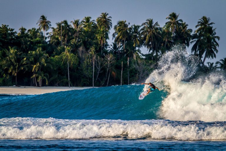 Mentawai: Surfing dan Wisata Alam di Kepulauan di Sumatera Barat