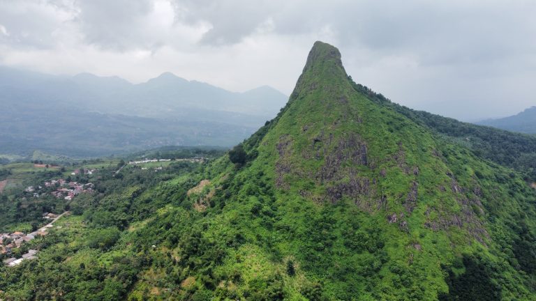 Gunung Batu Bogor, Gunung Indah Dengan Bentuk Yang Unik