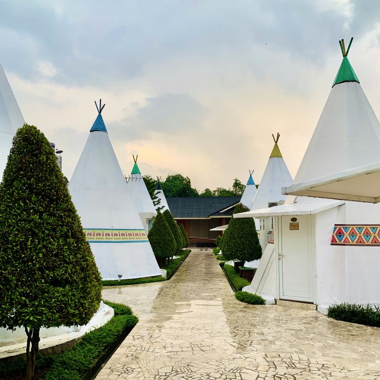 Highland Park Resort, Glamping Ala Mongolia Di Kota Bogor