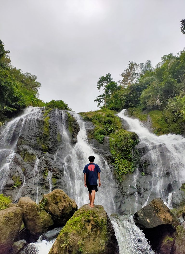 Keindahan Alami Mengalir di Sulawesi Barat: Eksplorasi Air Terjun yang Menakjubkan