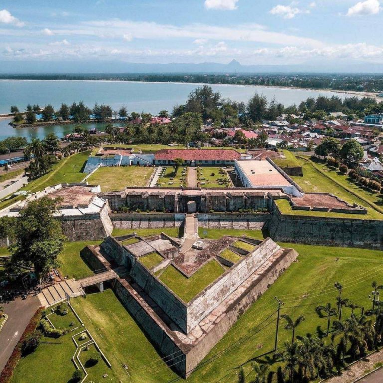 Peninggalan Abadi: Menelusuri Keajaiban Benteng Terbaik di Indonesia
