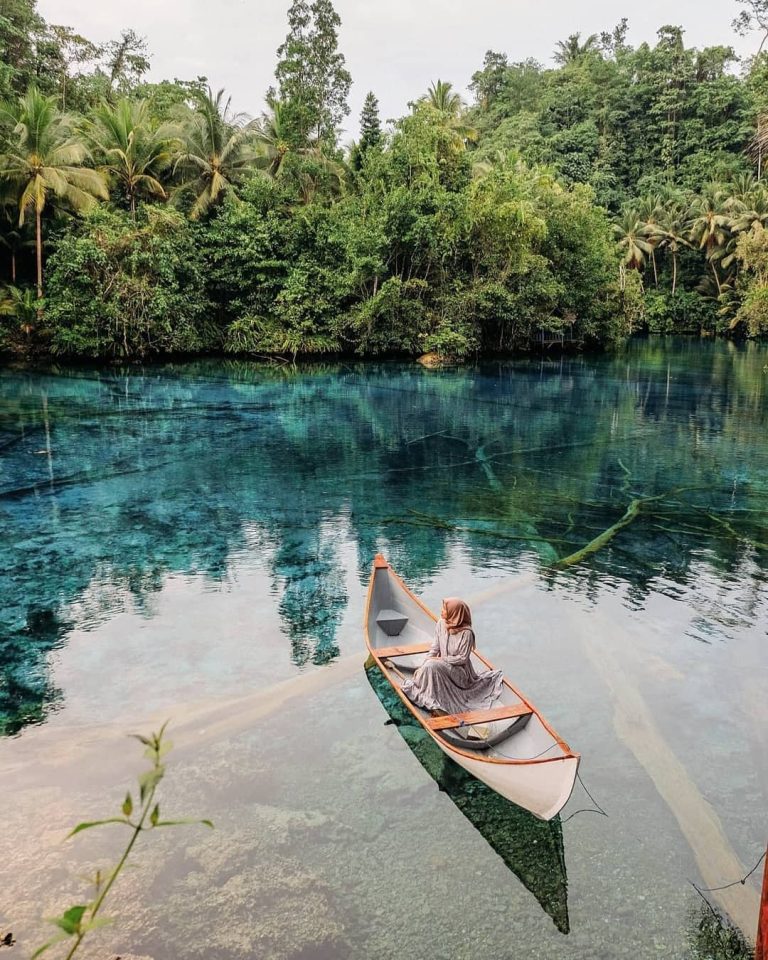 Menakjubkan! Keindahan Danau Sebening Kaca yang Ada di Indonesia