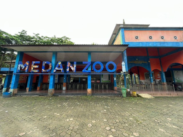 Medan Zoo, Kebun Binatang Unik Yang Punya Camping Ground Area