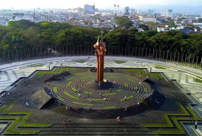 Melangkah Ke Masa Lalu: 7 Monumen Bersejarah Indonesia Yang ...