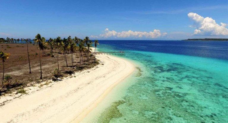 Pesona Memukau Pantai-Pantai Sulawesi Tenggara: Menjelajahi Surga Tropis di Tengah Lautan