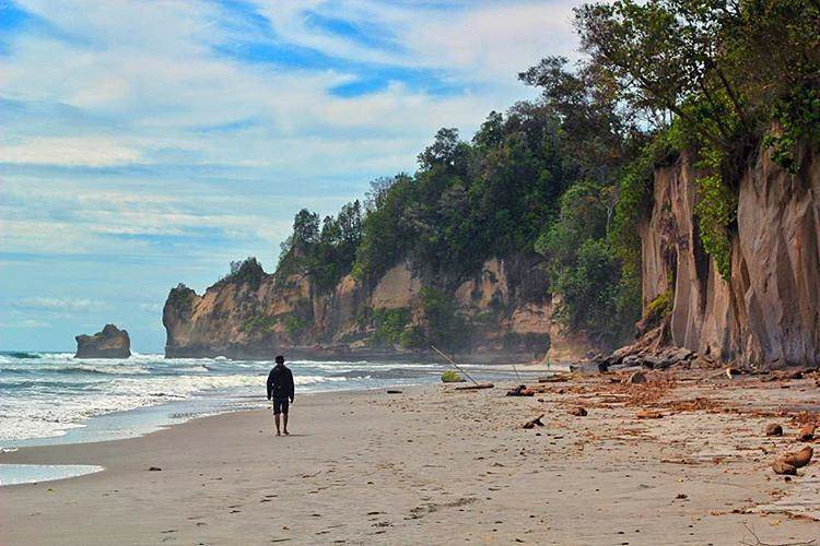 Keindahan Pantai Bengkulu: Pesona Lautan yang Memikat