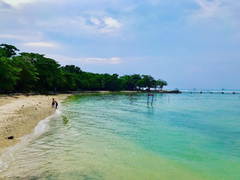 Rehatkan Pikiran dengan Suasana Tenang di Pantai Banten