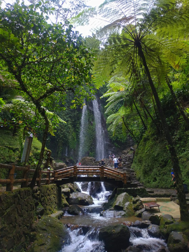 Mengagumi Keindahan Air Terjun Karanganyar: Pesona Alam yang Menakjubkan